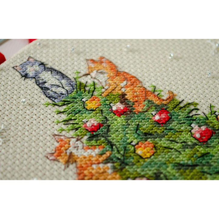 Cross-stitch kit - The naughty cats AHM-090