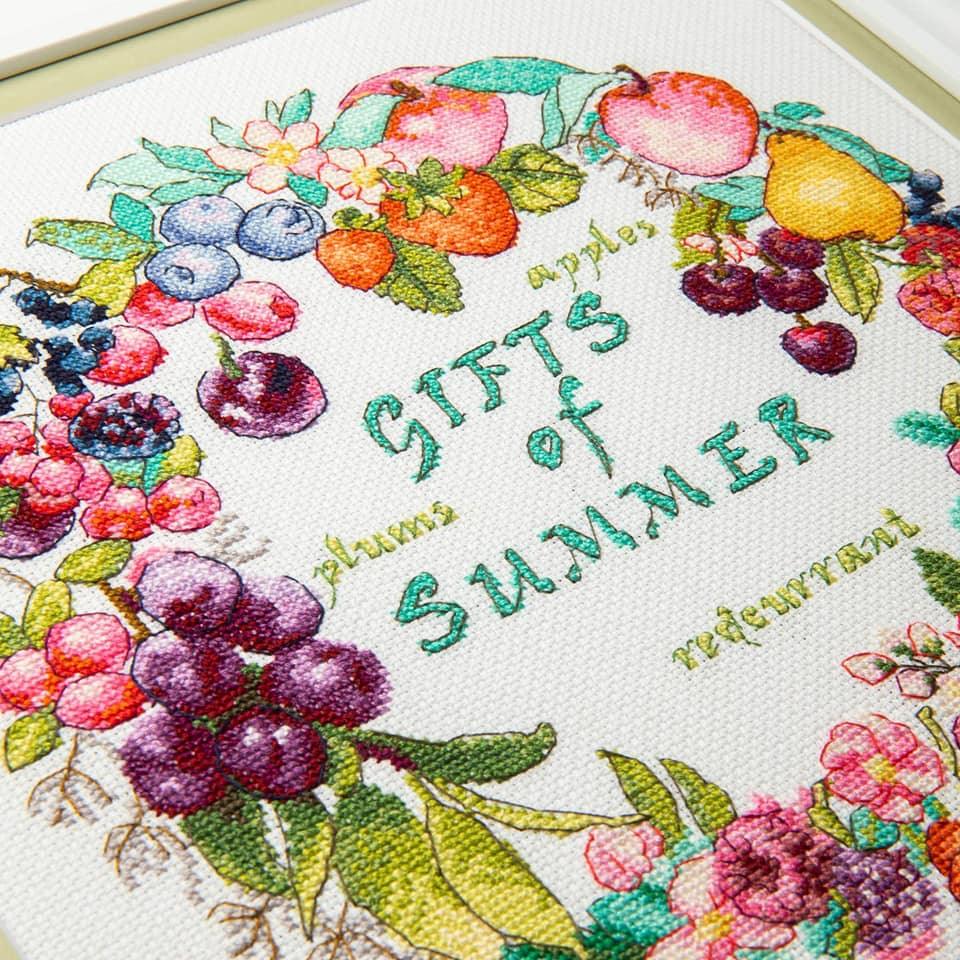 Cross-stitch kit M-434C "Berry fresh"