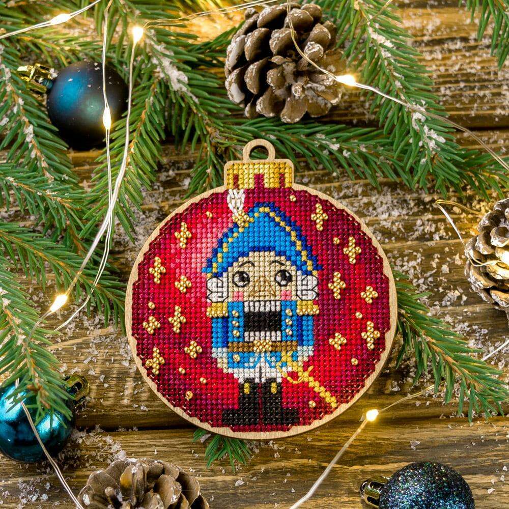 Cross-stitch kit on wood FLW-004