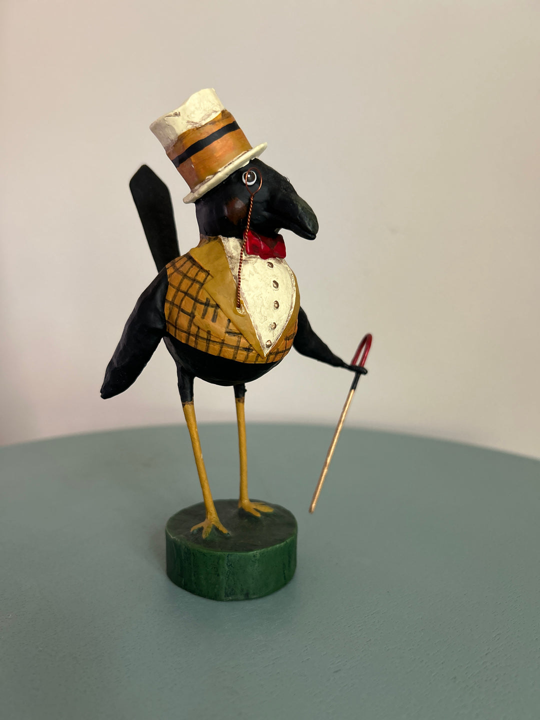 Dapper crow front view