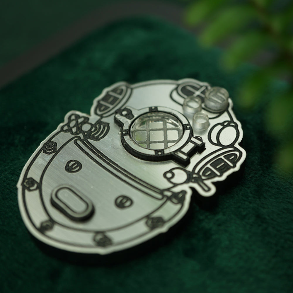 Diver Brooch by Lost Kiwi Designs  1