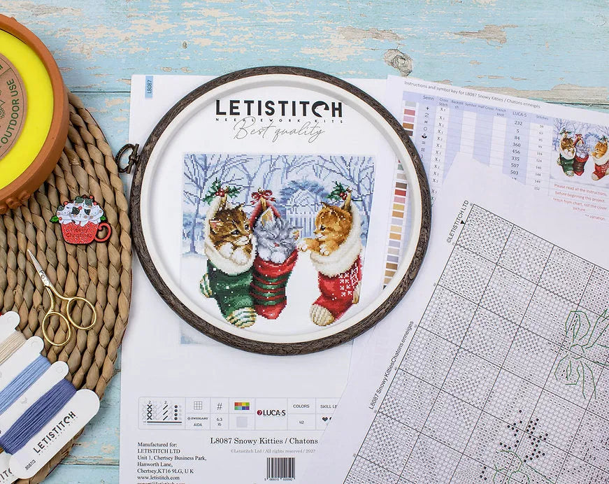 Snowy Kitties L8087 Counted Cross Stitch Kit