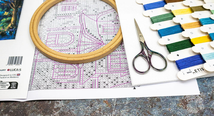 Luna's Garden L9942 Counted Cross Stitch Kit