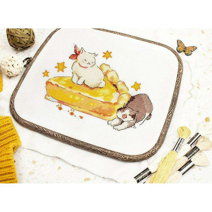 Eating Sleeping Stretching L8811 Counted Cross Stitch Kit