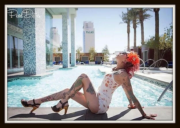 the Rockin' Tiki/with Ankle Strap - in Black Leather