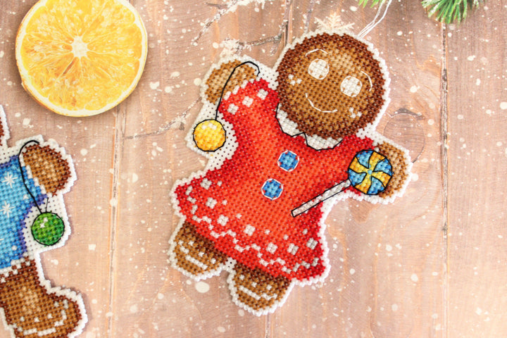 Gingerbread Cookie SR-583 Plastic Canvas Counted Cross Stitch Kit