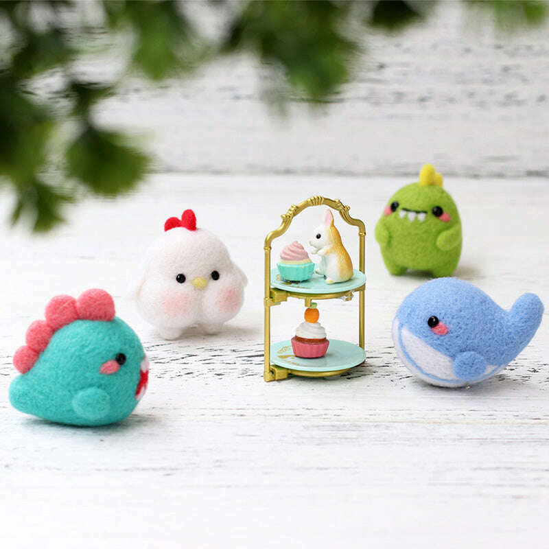 Green Dino Needle Felting Kit. Wizardi DIY Wool Craft Kit F07N8-W144