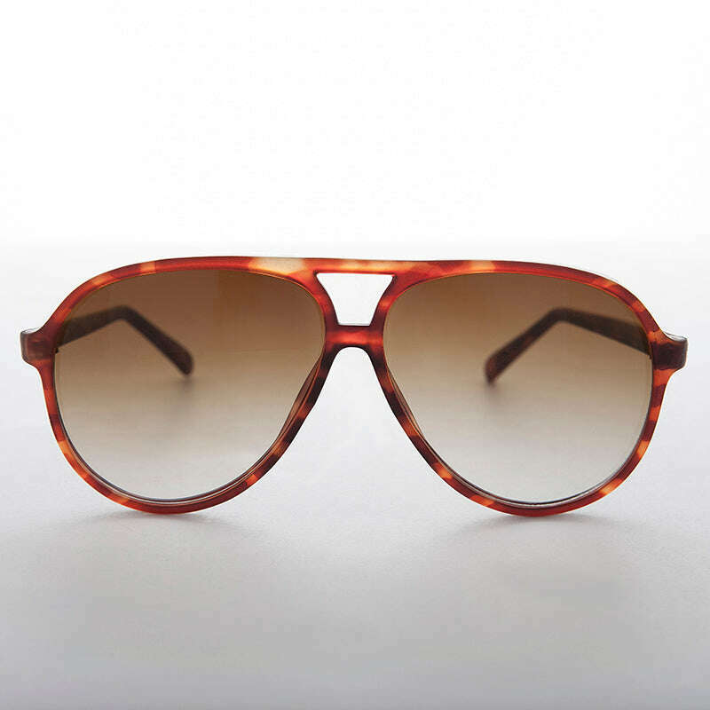 Large Frame Pilot Vintage Sunglass with Gradient Lens - Champ
