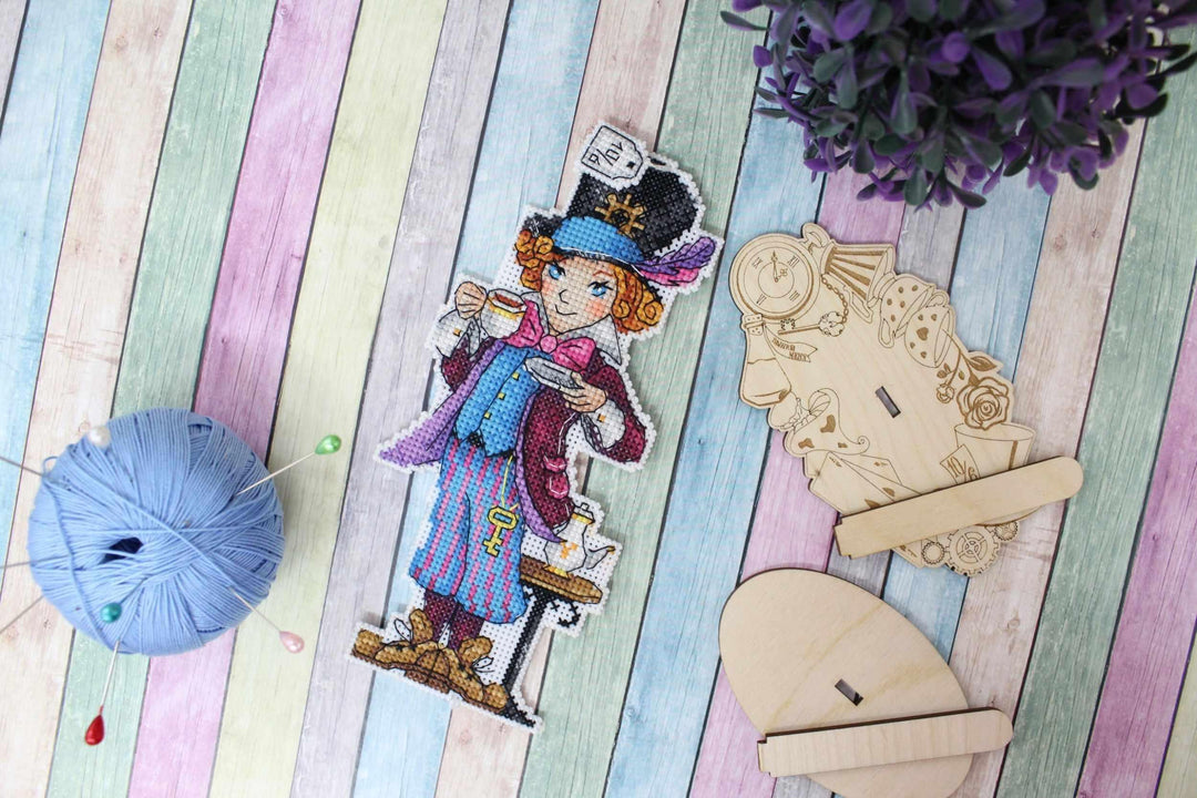 Mad Hatter P-349 / SR-349 Plastic Canvas Counted Cross Stitch Kit