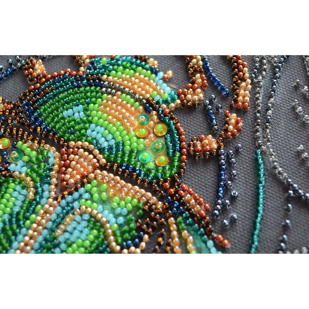 Mid-sized bead embroidery kit - Emerald beetle AMB-105