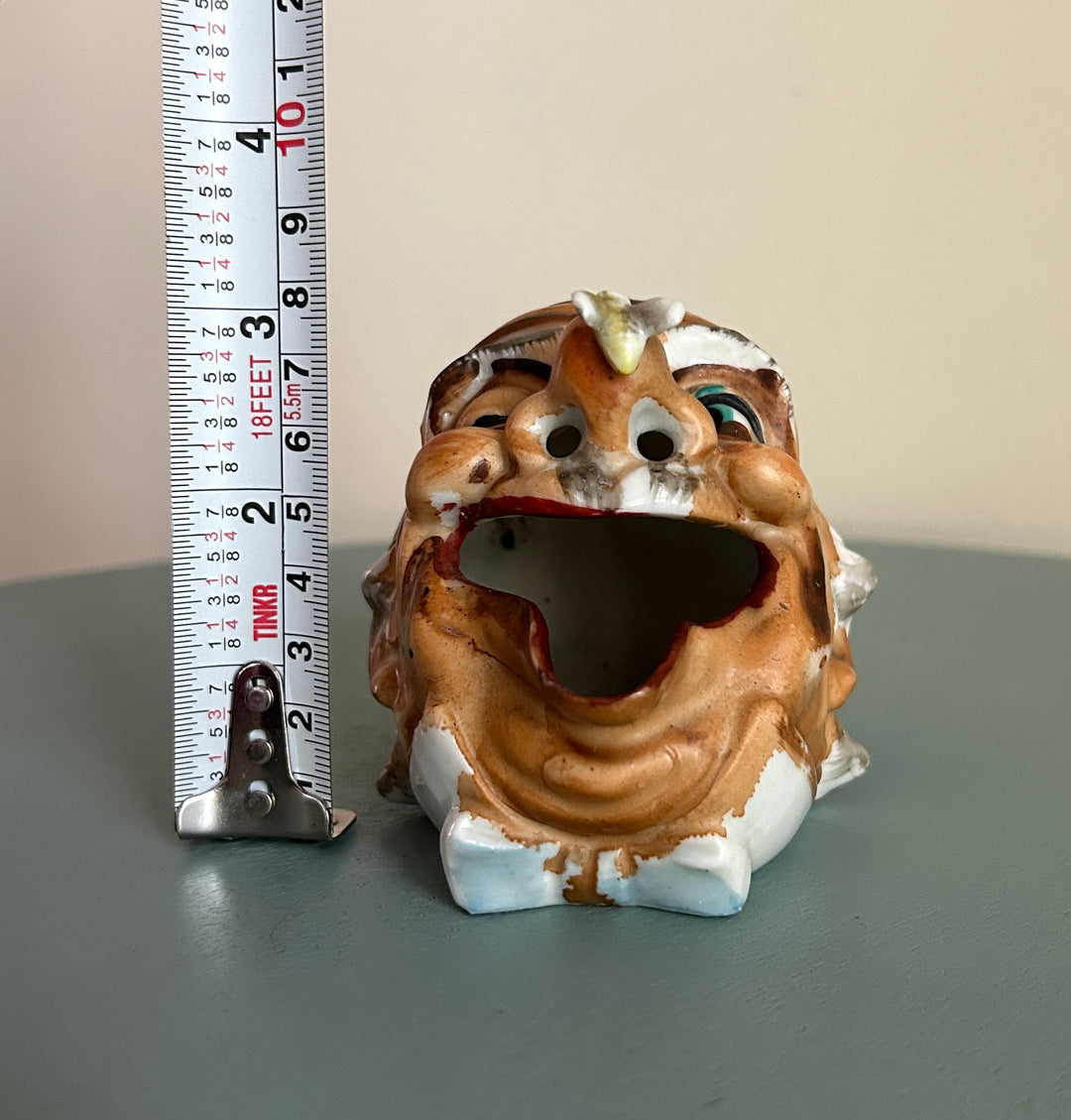 Old man ashtray height measurement