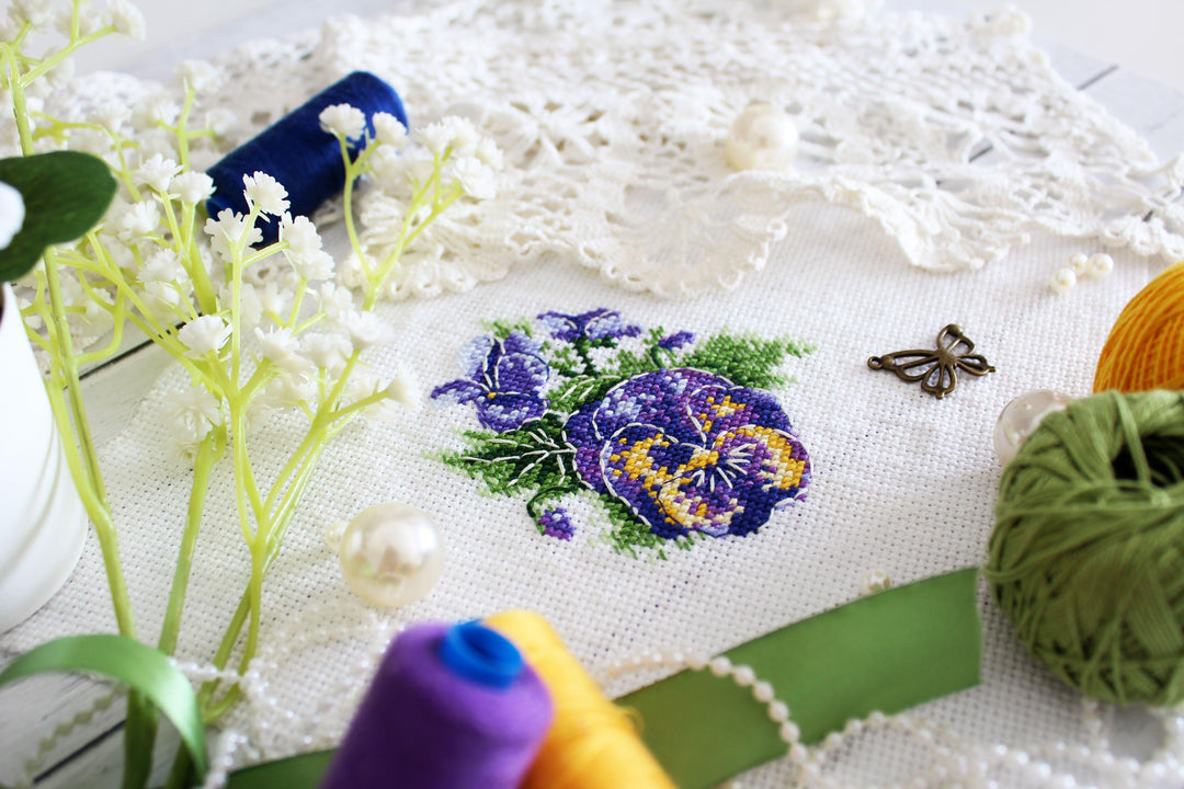 Pansies SM-630 Counted Cross Stitch Kit