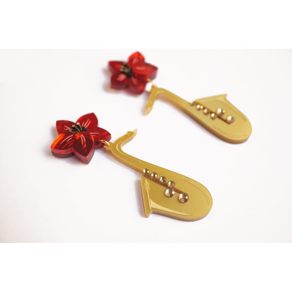 Saxophone with flower earrings by Laliblue 6