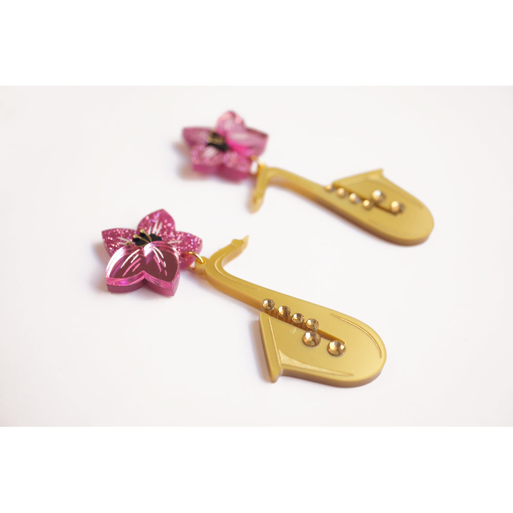 Saxophone with flower earrings by Laliblue 8