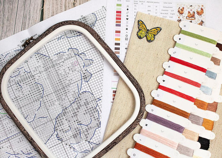 Pied Hens L8819 Counted Cross Stitch Kit