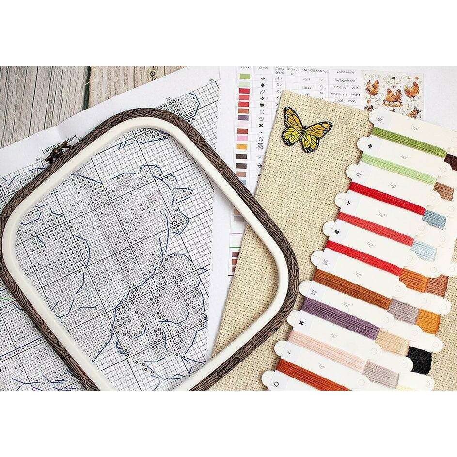 Pied Hens L8819 Counted Cross Stitch Kit