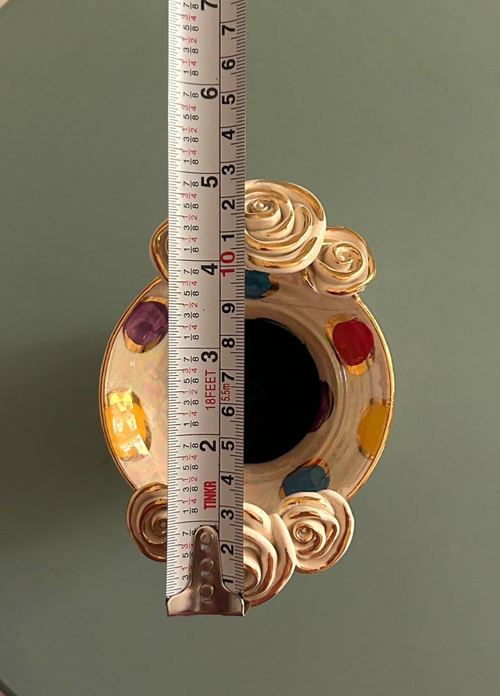 Polka dot vase opening measurement