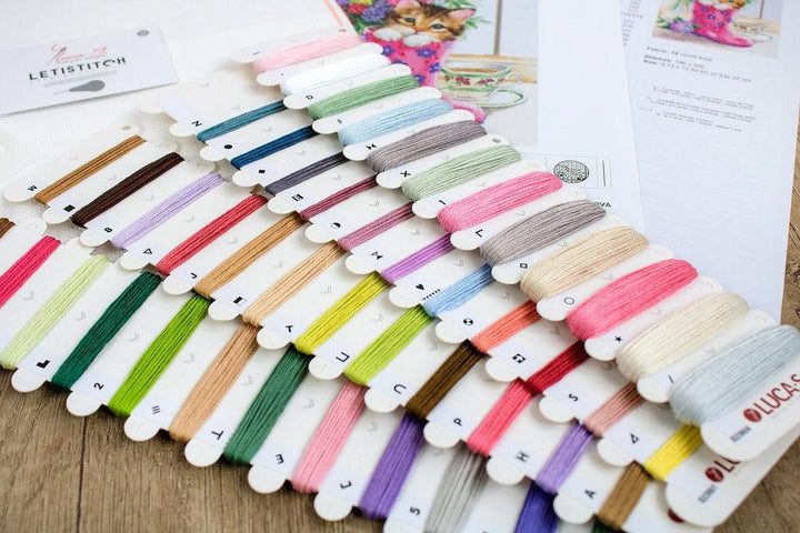 Pretty kitten B2390L Counted Cross-Stitch Kit