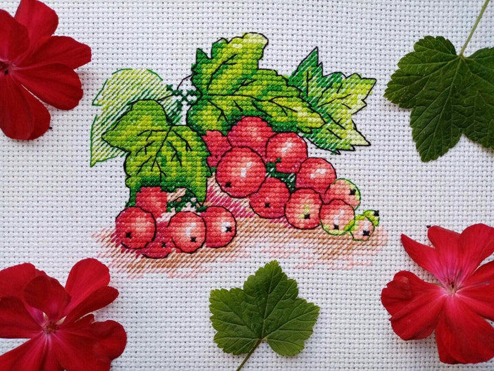 Red Currant SM-515 Counted Cross Stitch Kit