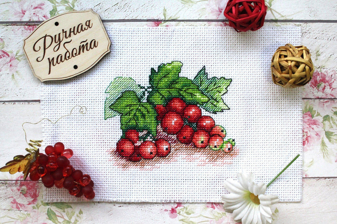 Red Currant SM-515 Counted Cross Stitch Kit