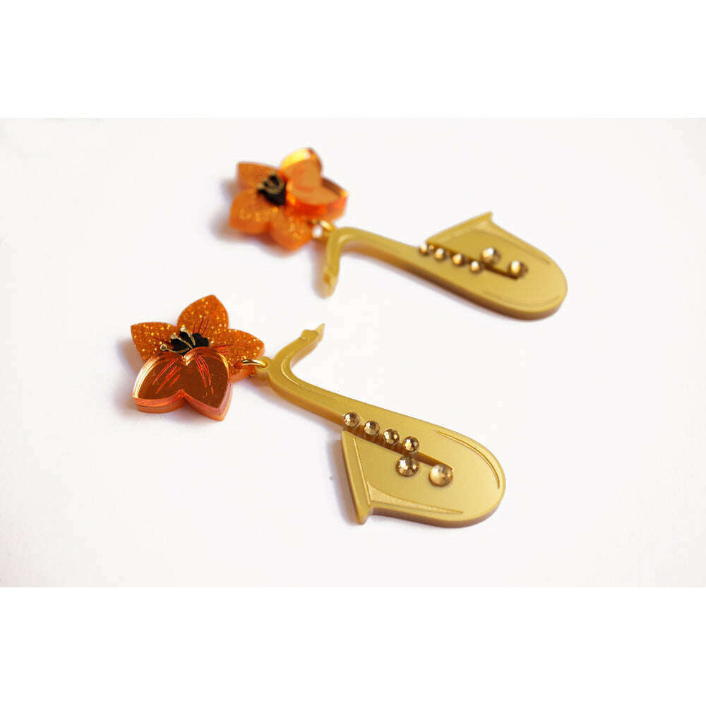 Saxophone with flower earrings by Laliblue 4