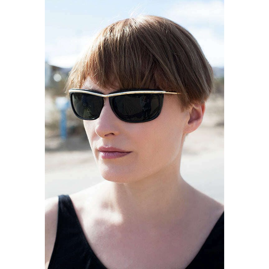 Sporty Gold Frame 90s Aviator Sunglass - Jenner