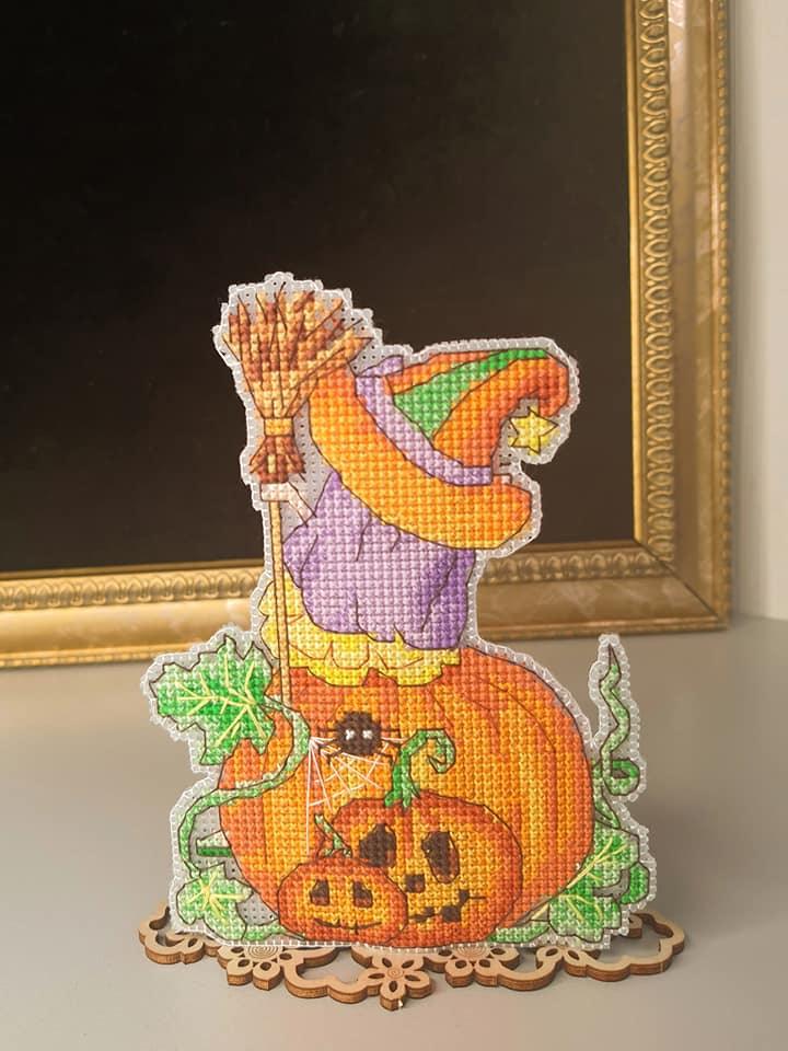 T-79C Counted cross stitch kit Crystal Art "Happy Halloween"
