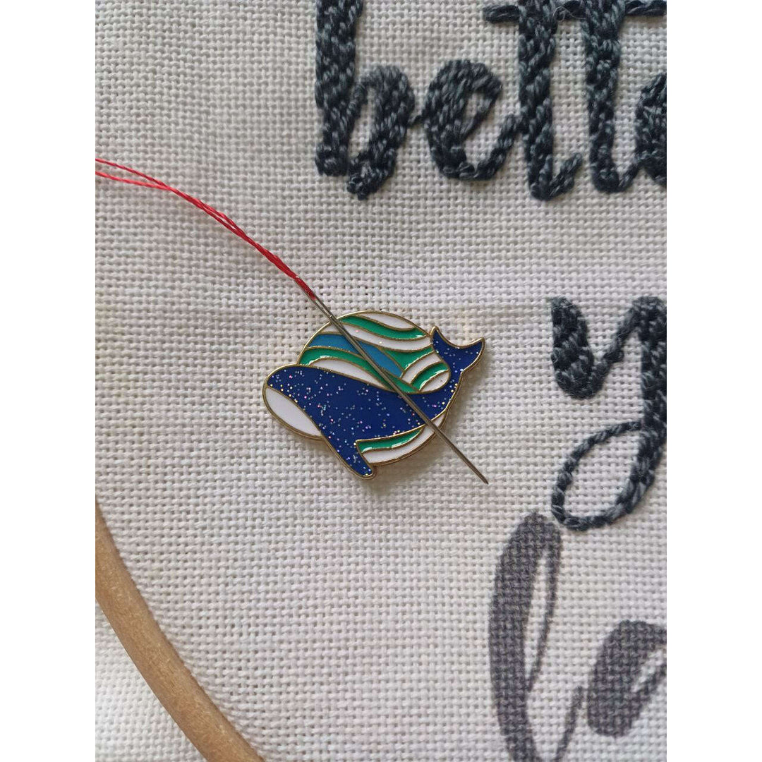 Whale Magnetic Needle Minder F07M10-4 Whale