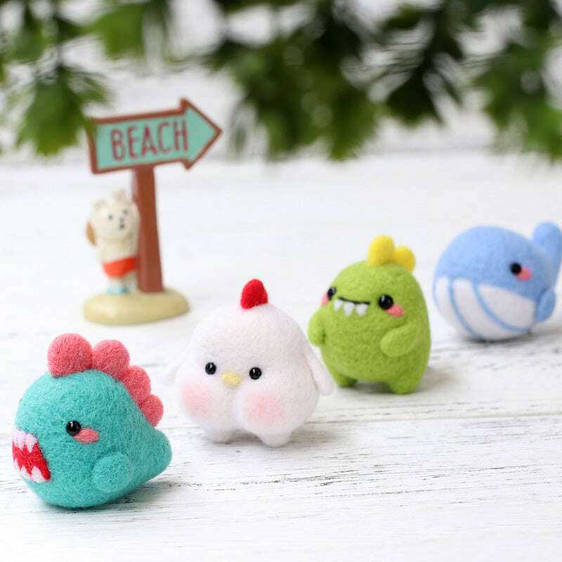 Whale Needle Felting Kit. Wizardi DIY Wool Craft Kit F07N8-146