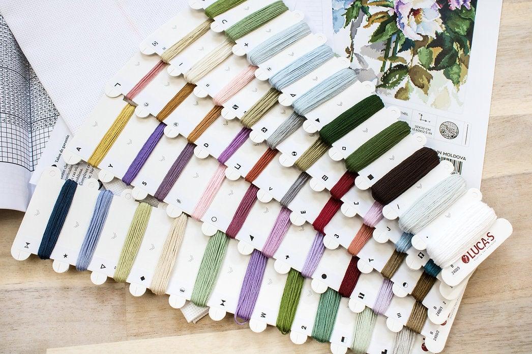 White roses B2400L Counted Cross-Stitch Kit